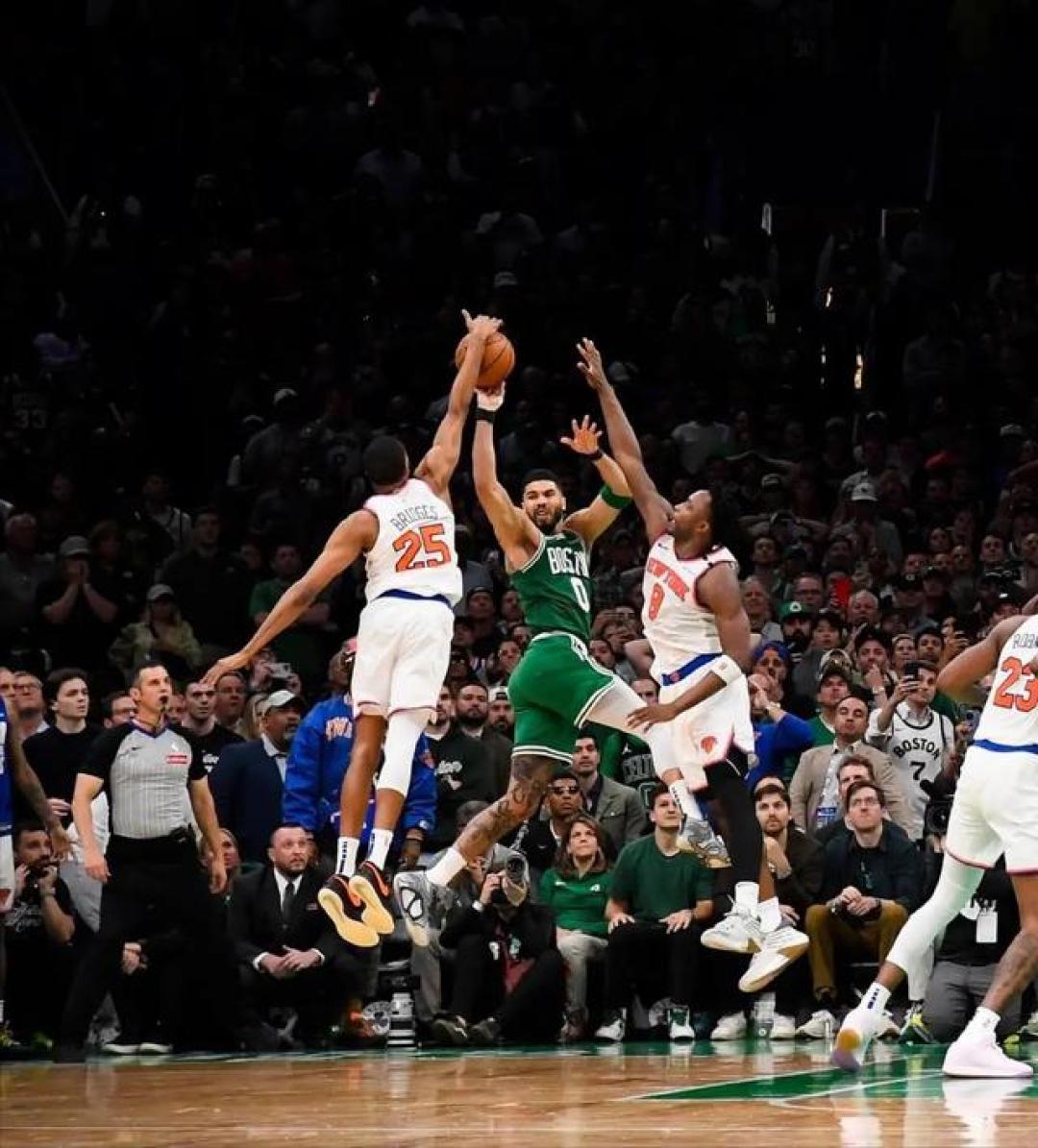 开云娱乐-纽约尼克斯发布备战花絮，加时末段强势反弹，NBA季后赛任务艰巨，球探报告显示潜力的简单介绍